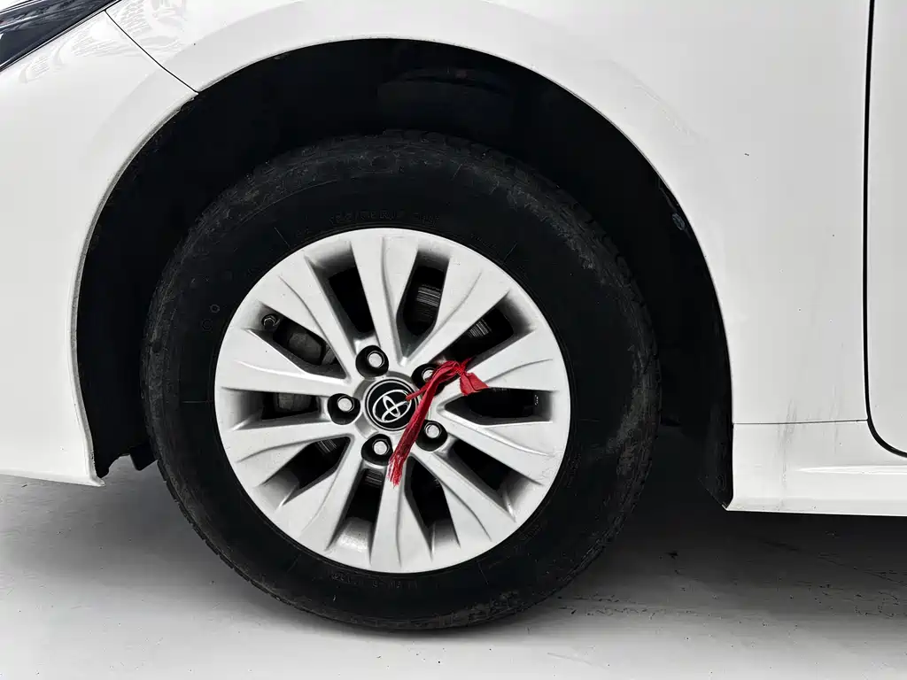 Toyota Corolla — фото 14