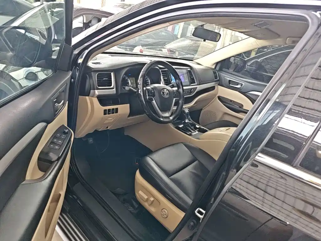 Toyota Highlander — фото 15