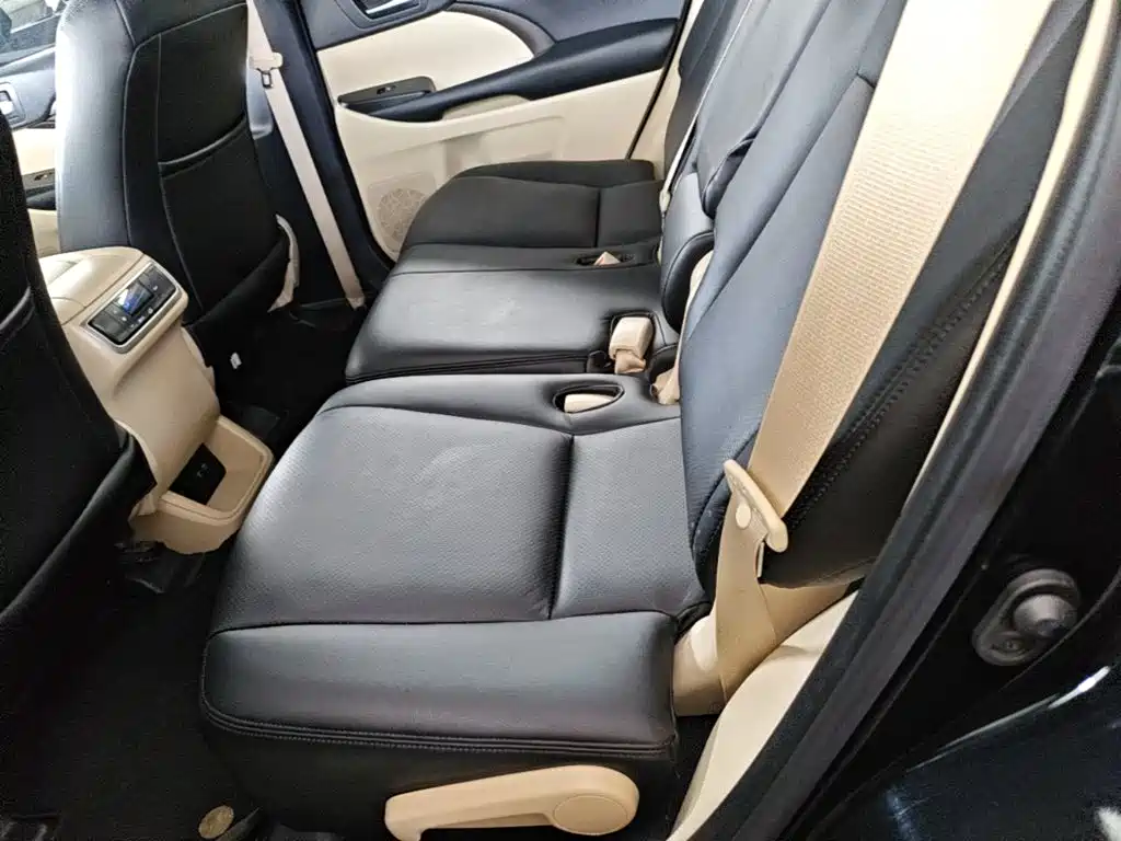 Toyota Highlander — фото 17