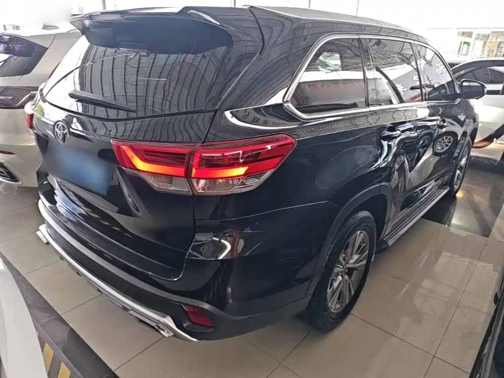 Toyota Highlander — фото 7