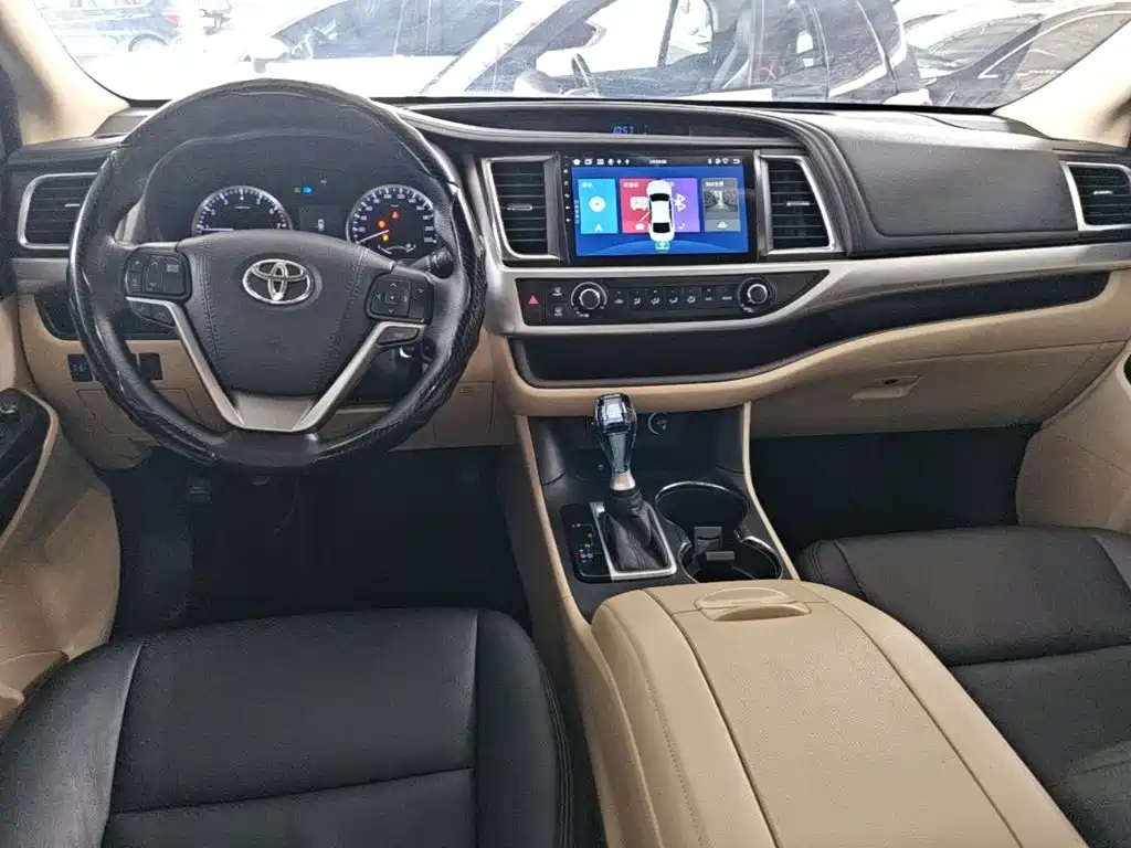 Toyota Highlander — фото 10