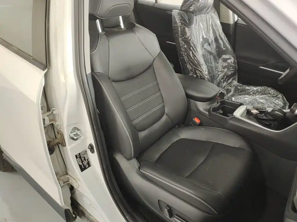 Toyota RAV4 — фото 25