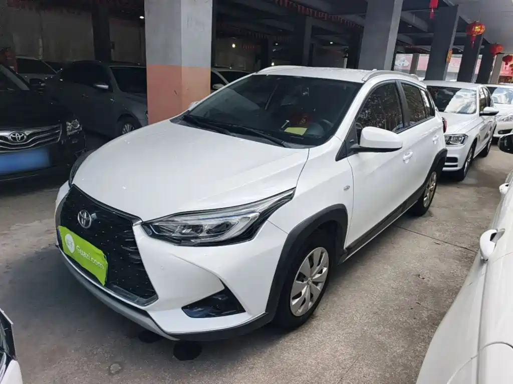 Toyota Yaris L — фото 2