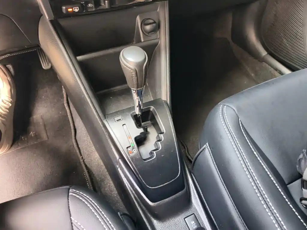 Toyota Yaris L — фото 14