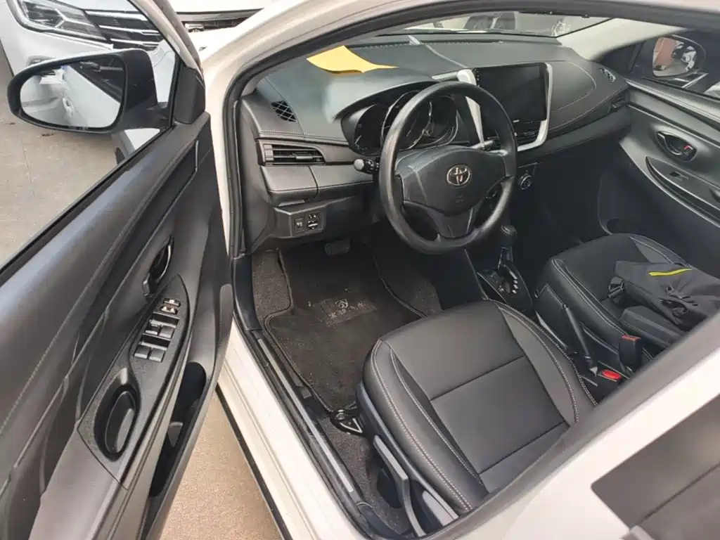 Toyota Yaris L — фото 16