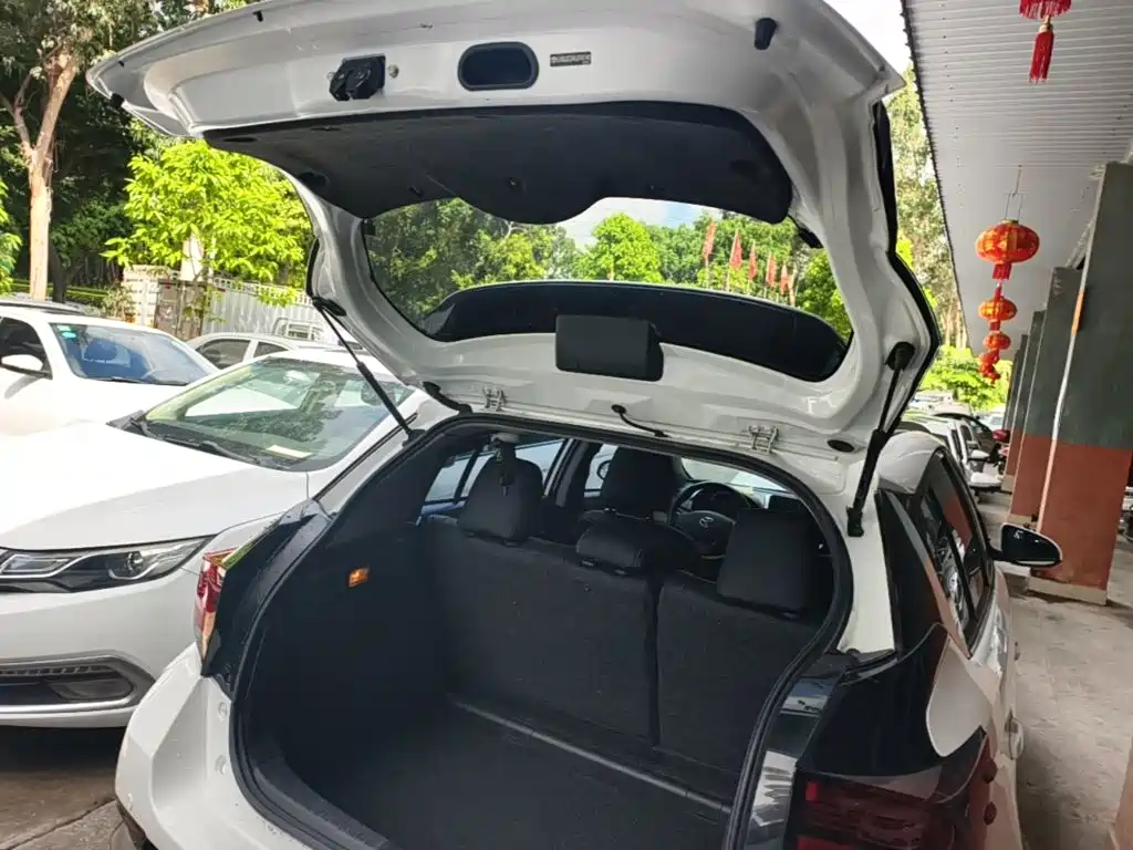 Toyota Yaris L — фото 19