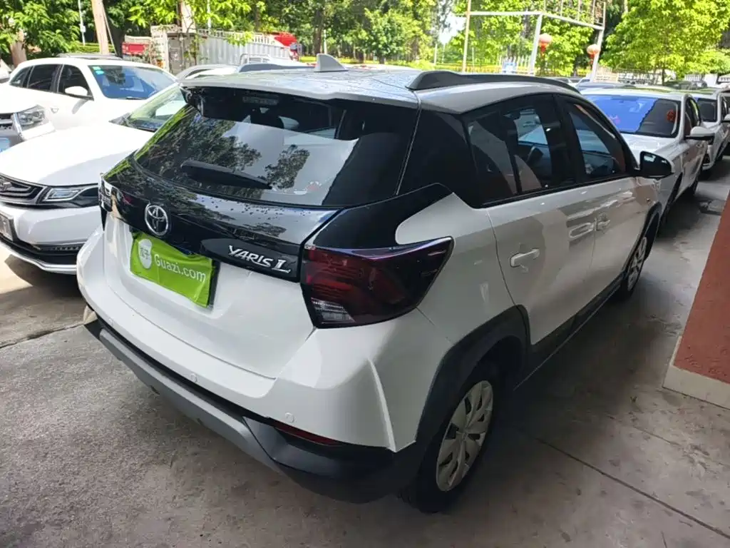 Toyota Yaris L — фото 7