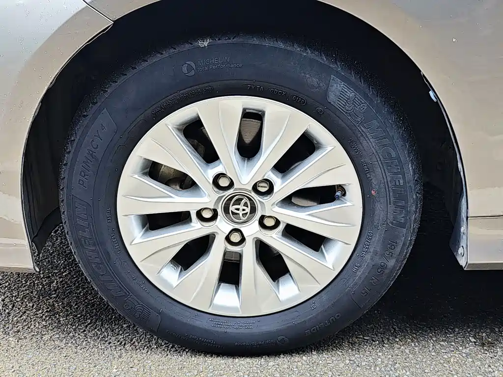 Toyota Corolla — фото 13