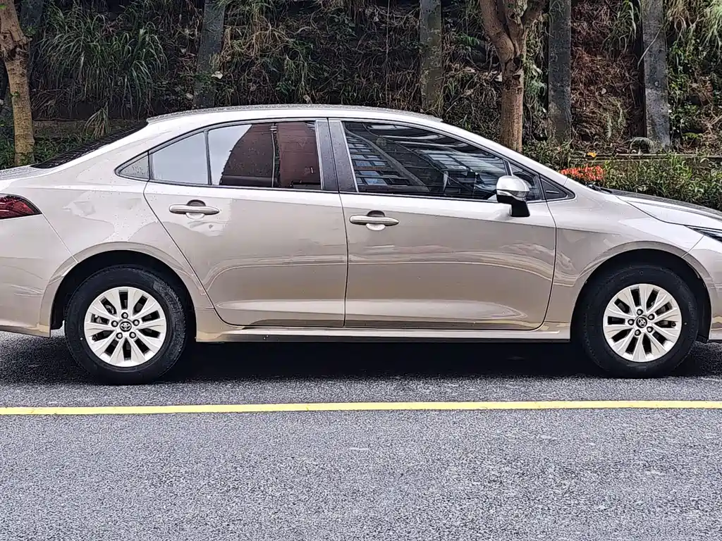 Toyota Corolla — фото 15