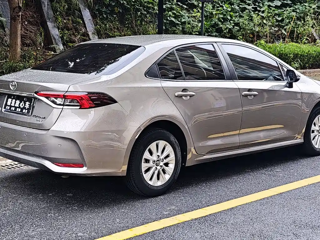 Toyota Corolla — фото 9