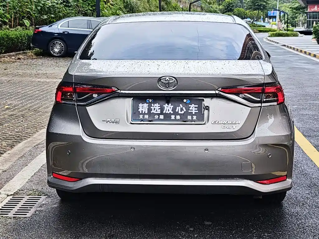 Toyota Corolla — фото 10