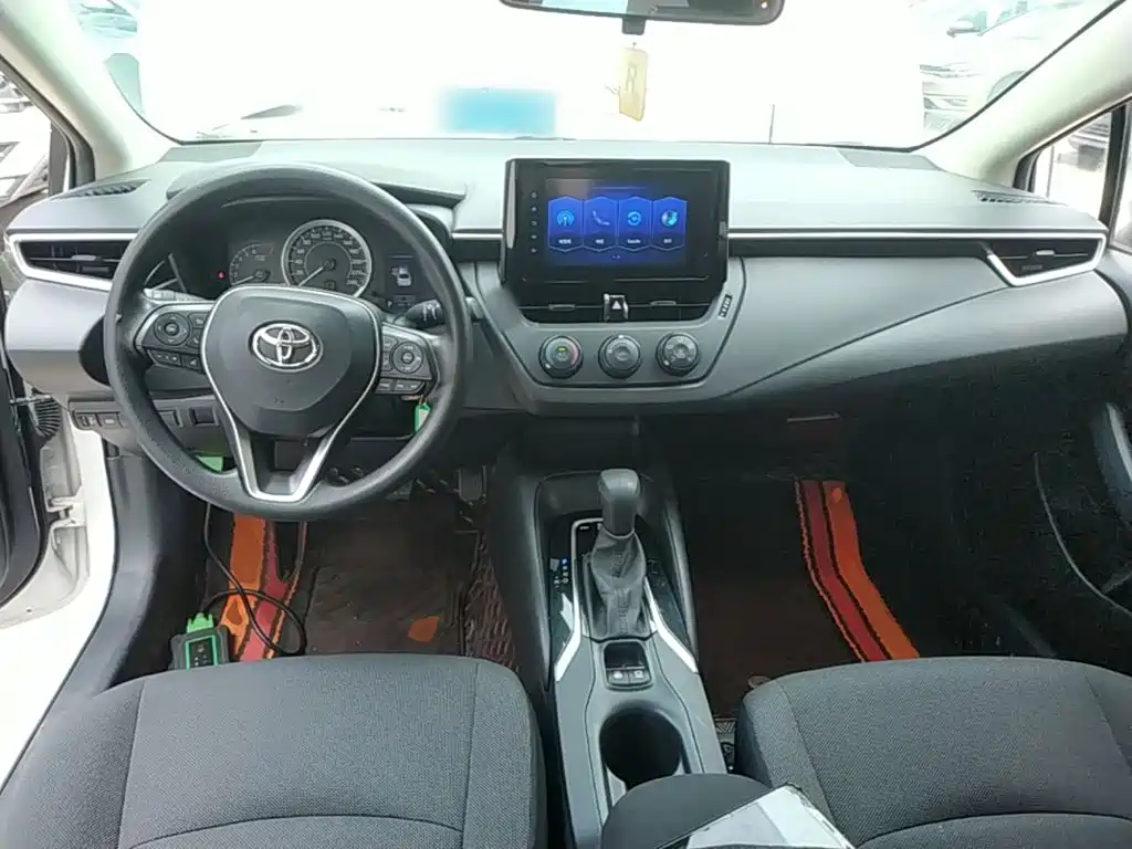 Toyota Corolla — фото 10