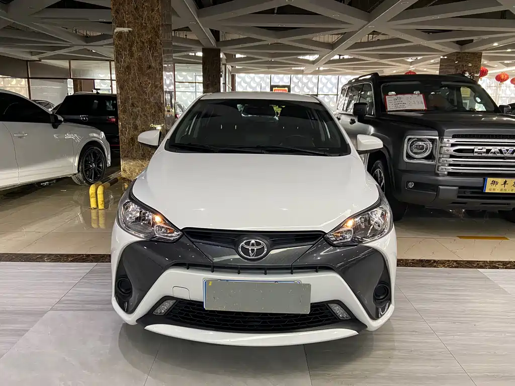 Toyota Yaris L — фото 2