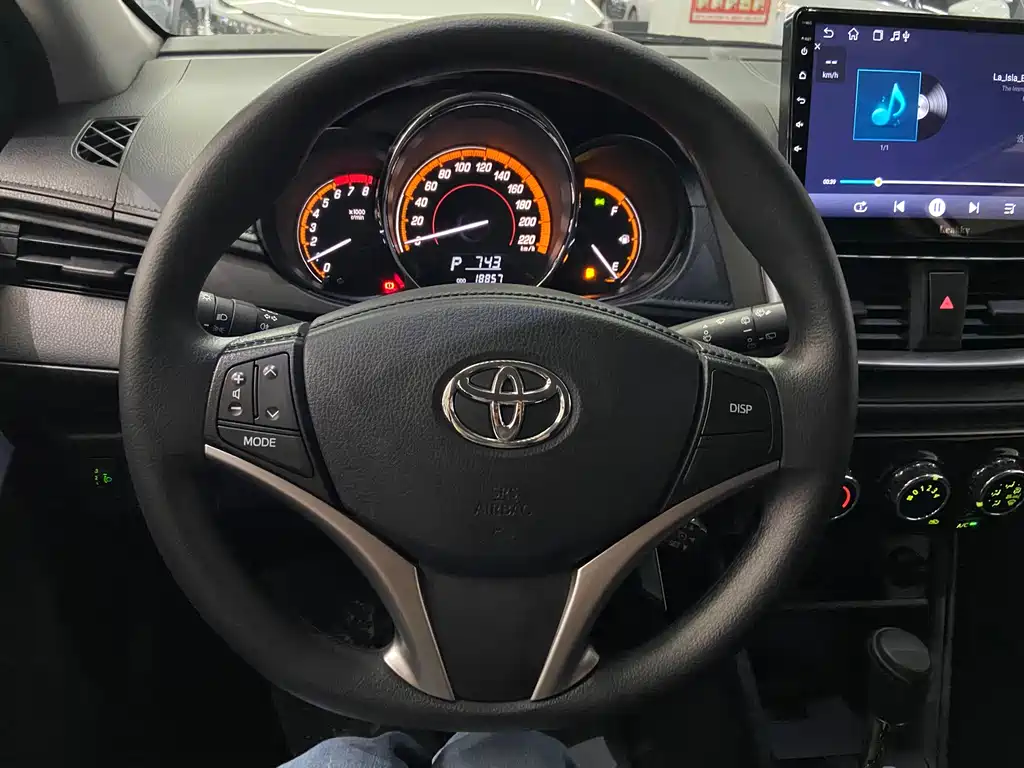 Toyota Yaris L — фото 18