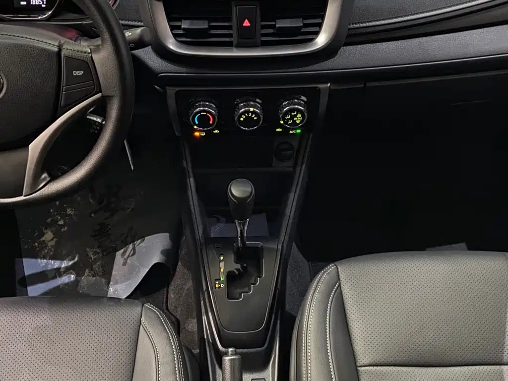Toyota Yaris L — фото 19