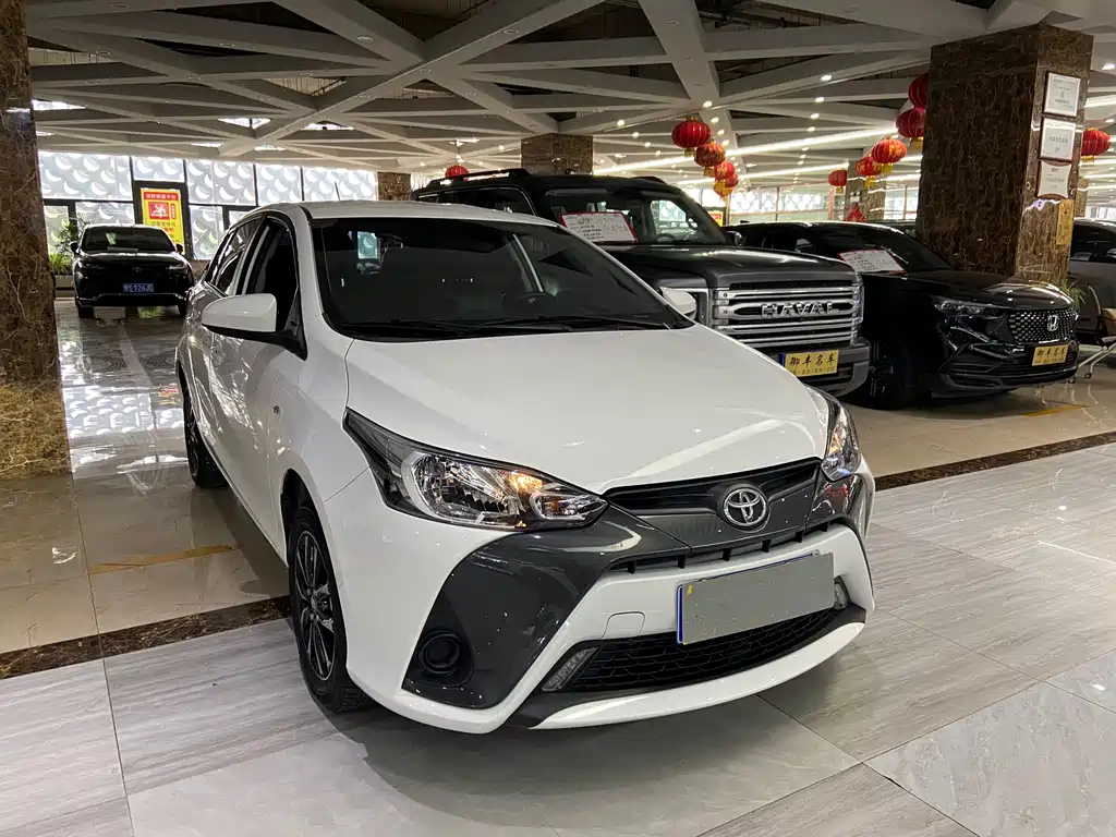 Toyota Yaris L — фото 3