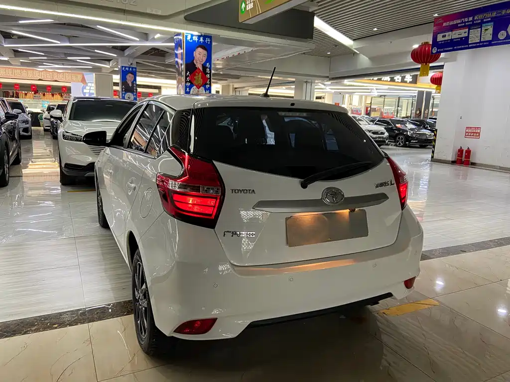 Toyota Yaris L — фото 4