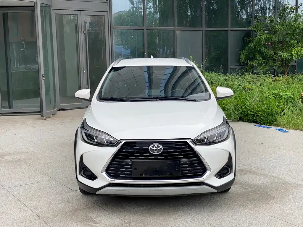 Toyota Yaris L — фото 2