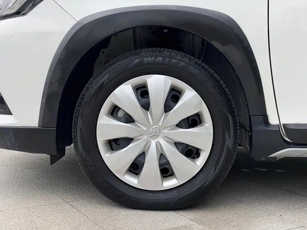 Toyota Yaris L — фото 11
