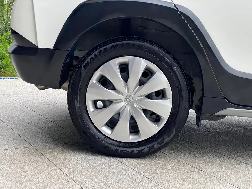Toyota Yaris L — фото 18