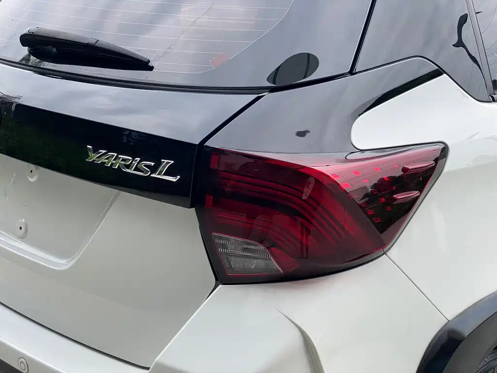Toyota Yaris L — фото 19