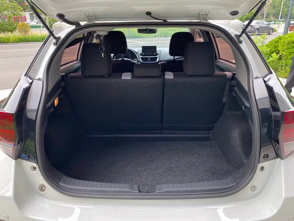 Toyota Yaris L — фото 20