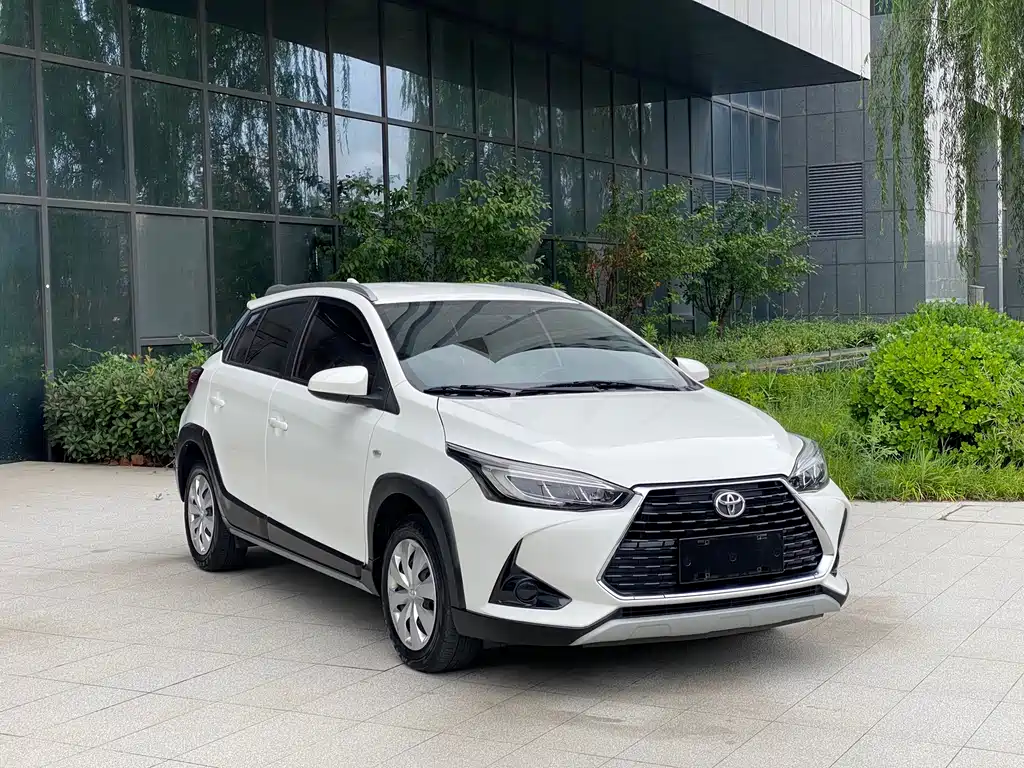 Toyota Yaris L — фото 3