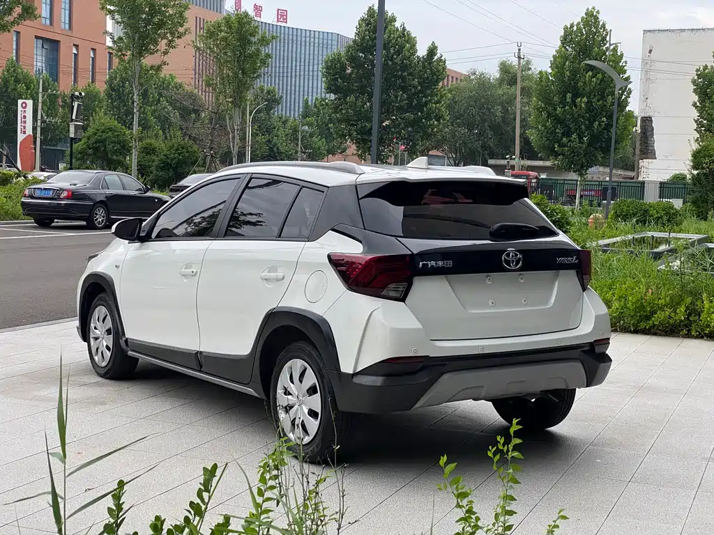Toyota Yaris L — фото 7
