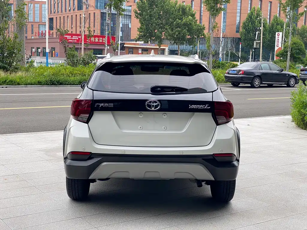 Toyota Yaris L — фото 8