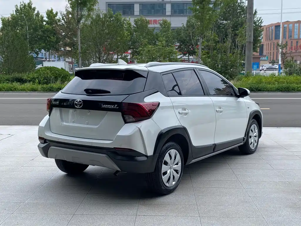 Toyota Yaris L — фото 9