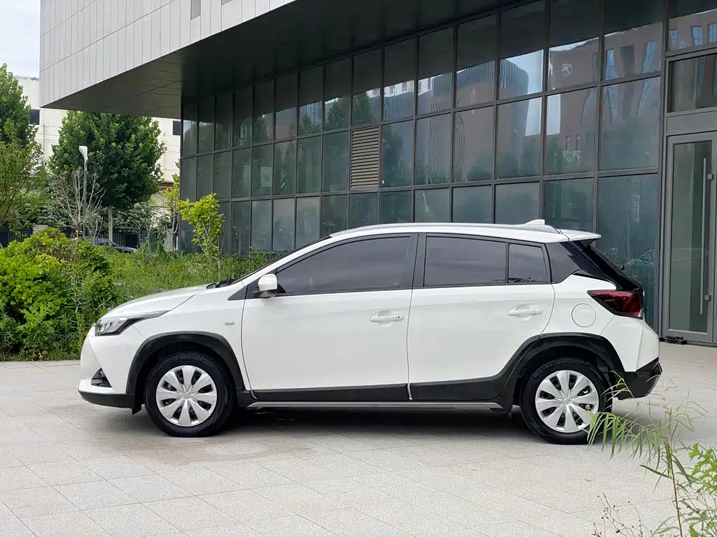 Toyota Yaris L — фото 10