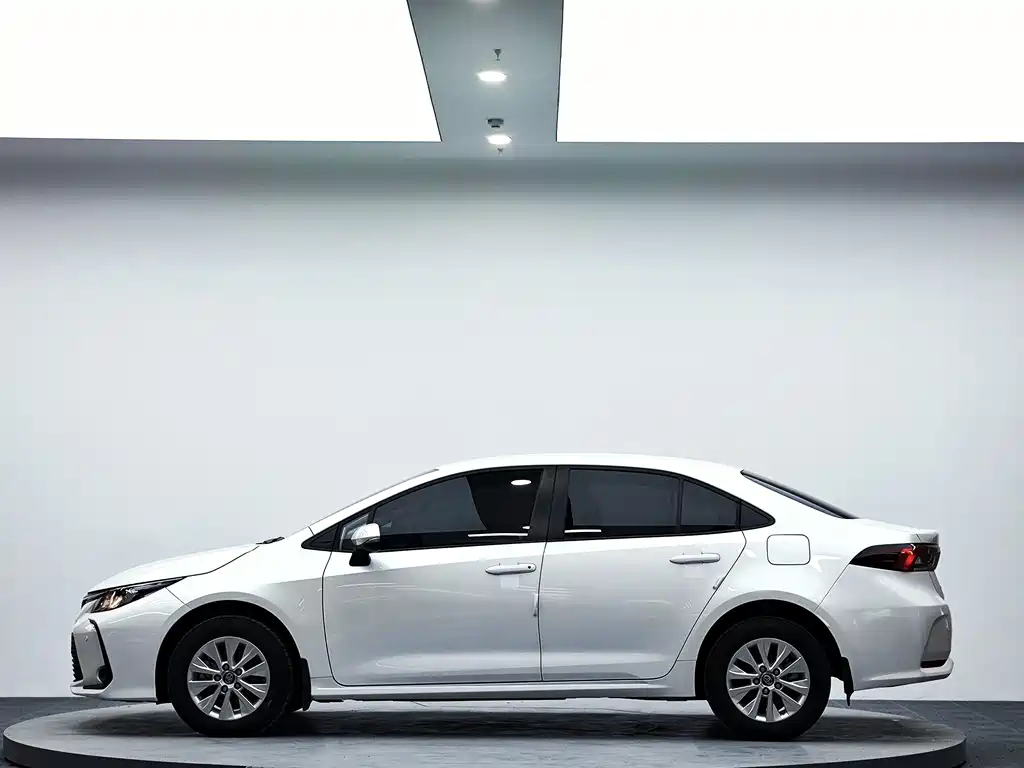Toyota Corolla — фото 5
