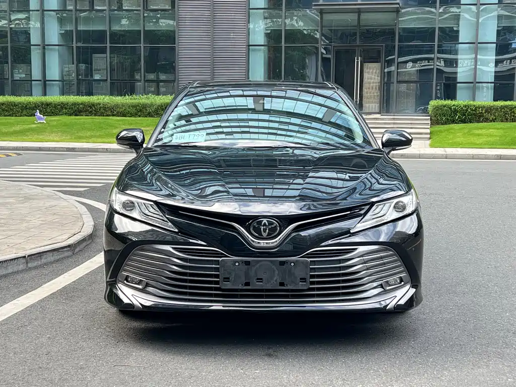 Toyota Camry — фото 3