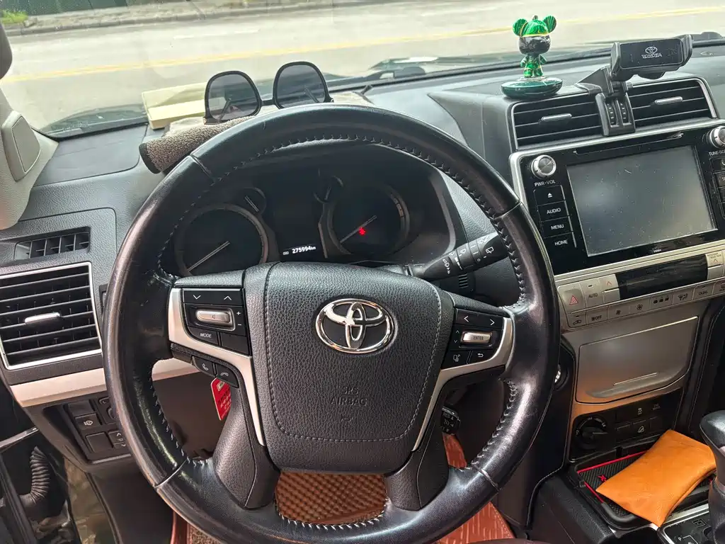 Toyota Prado — фото 11