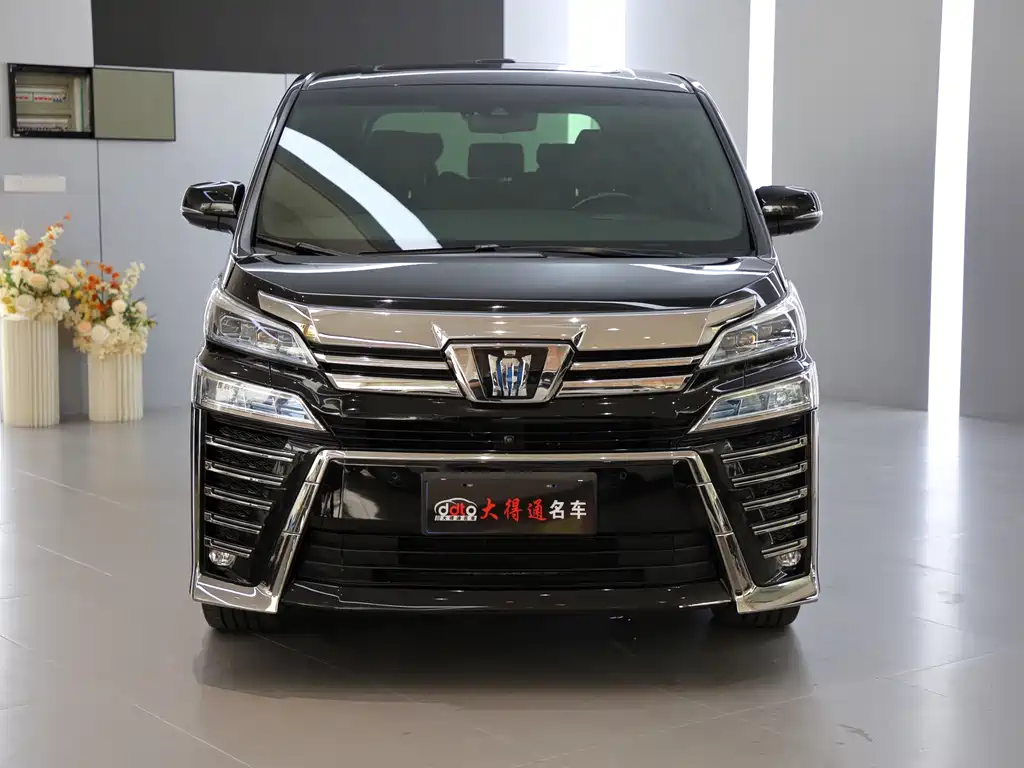 Toyota Vellfire — фото 2