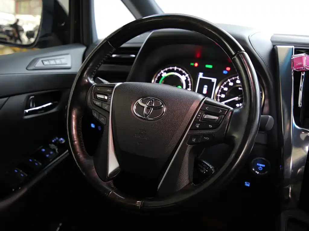 Toyota Vellfire — фото 13