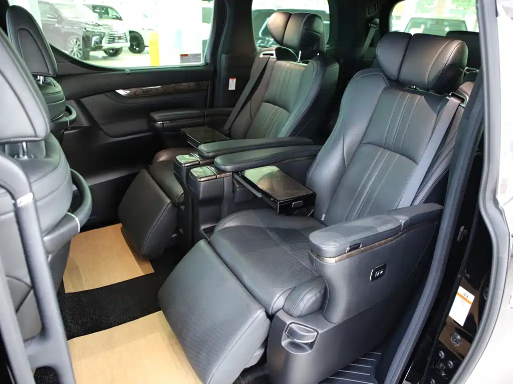 Toyota Vellfire — фото 4
