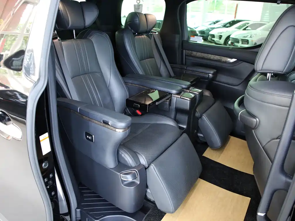 Toyota Vellfire — фото 9