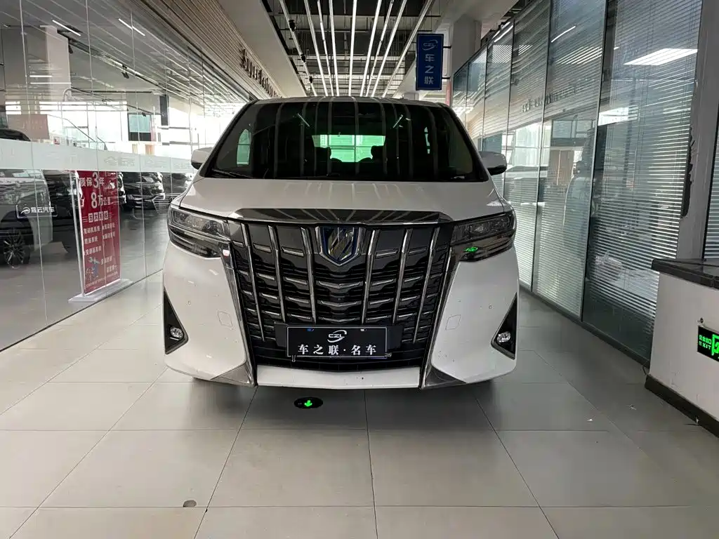Toyota Alphard — фото 2