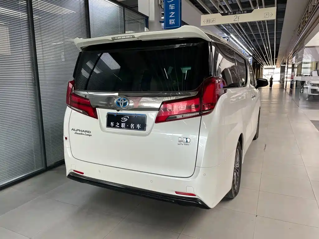 Toyota Alphard — фото 6