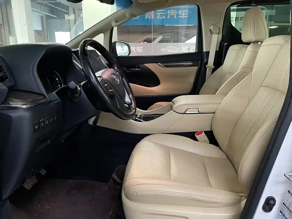 Toyota Alphard — фото 8