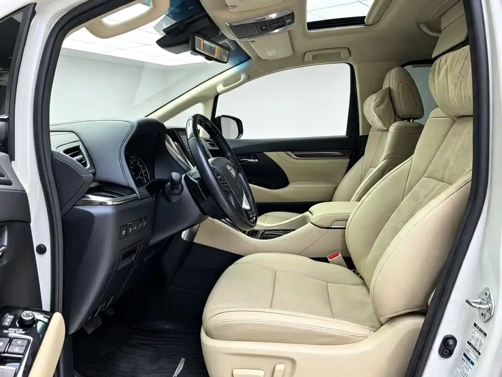Toyota Alphard — фото 4