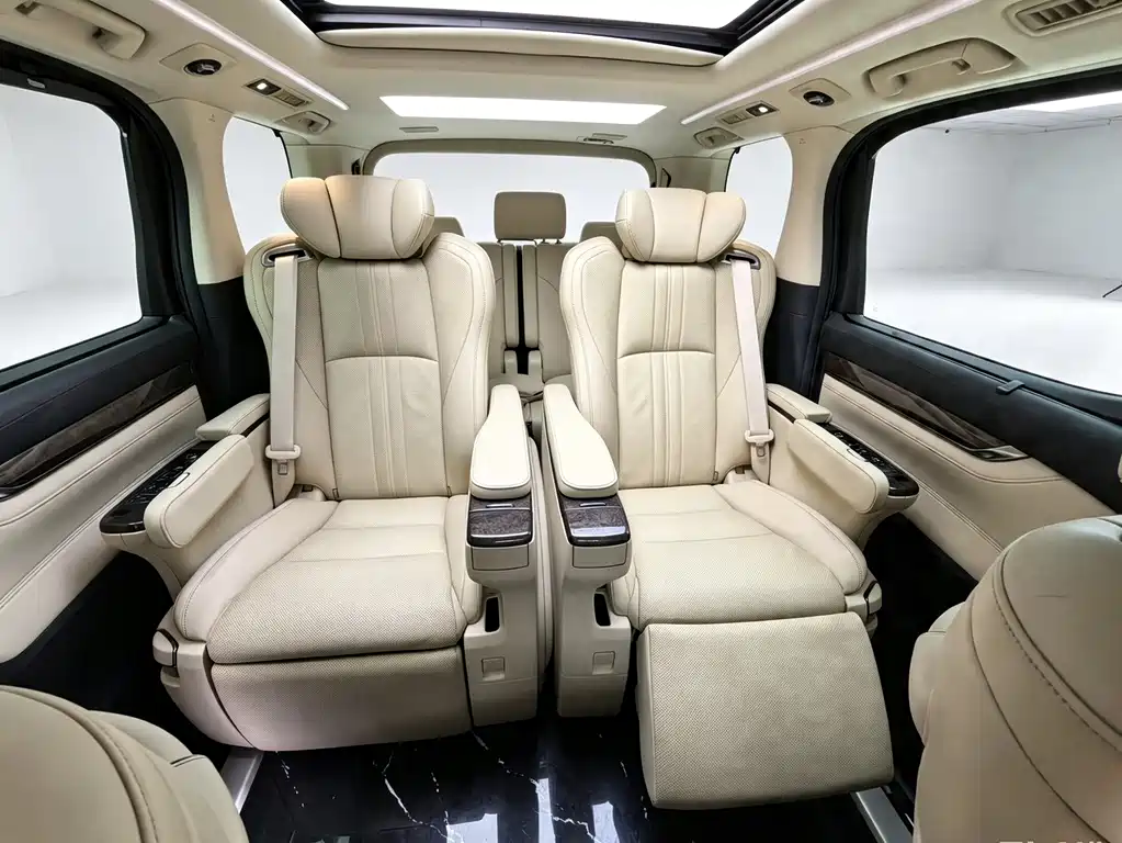 Toyota Alphard — фото 9