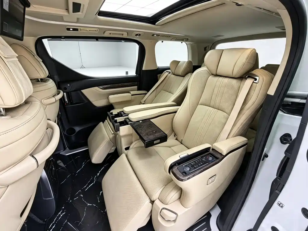 Toyota Alphard — фото 10