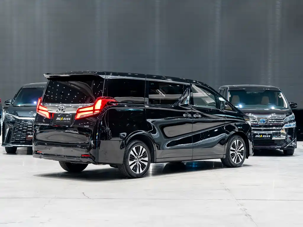 Toyota Alphard — фото 3