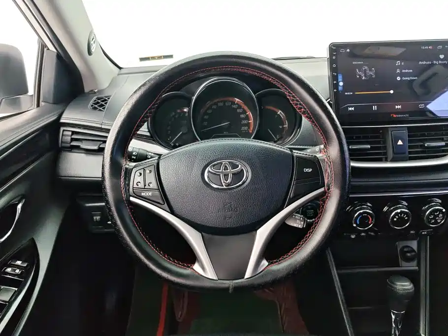 Toyota Yaris L — фото 15