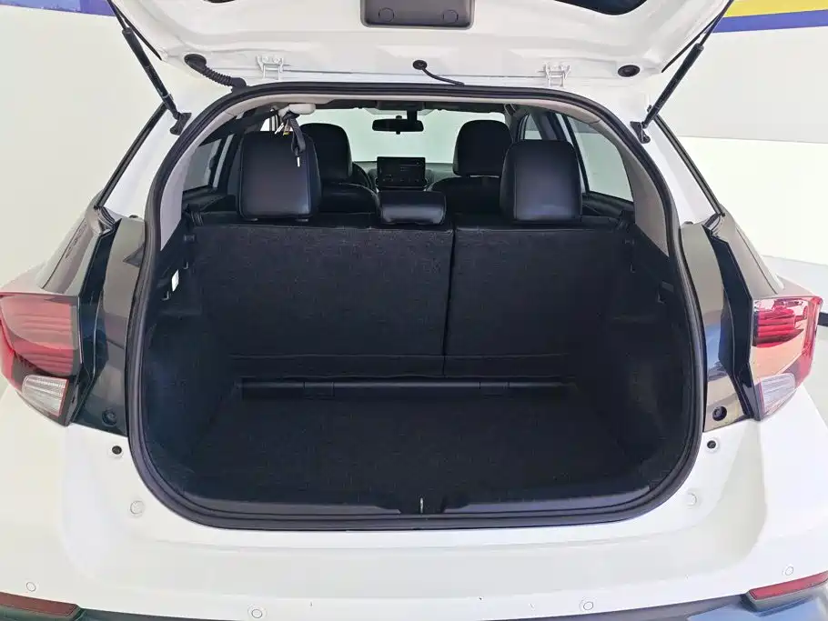 Toyota Yaris L — фото 4