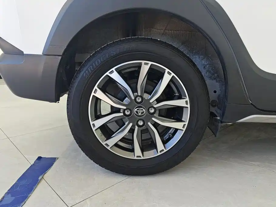Toyota Yaris L — фото 6