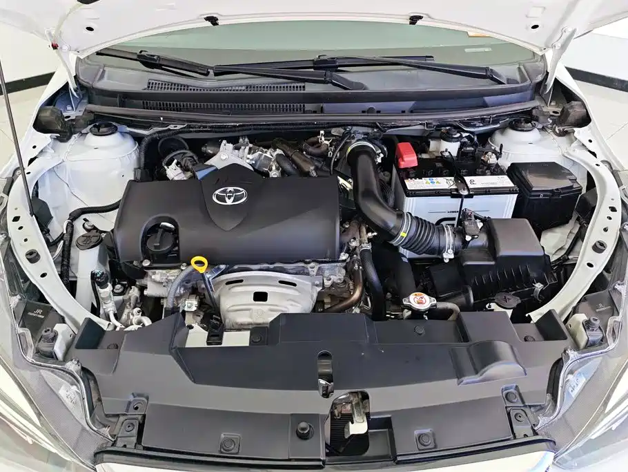 Toyota Yaris L — фото 10