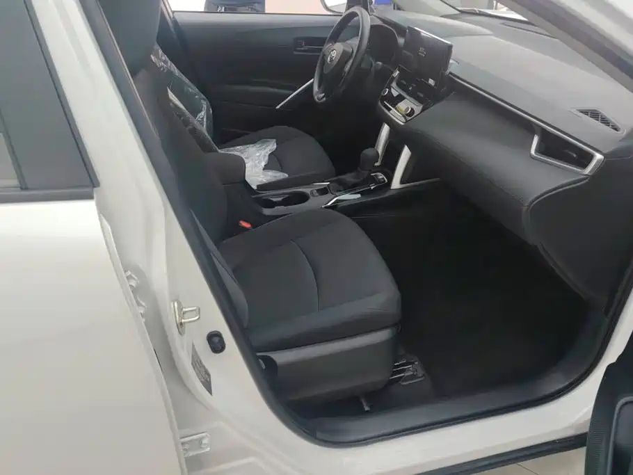 Toyota Corolla Cross — фото 8